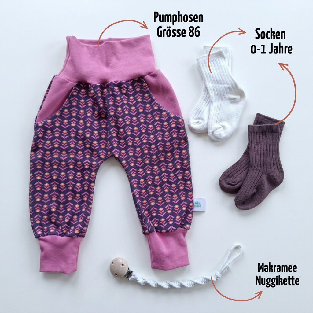 Baby Geschenk zur Geburt & Taufe | Pumphose Gr. 86, Nuggikette & Socken | Handmade Schweiz