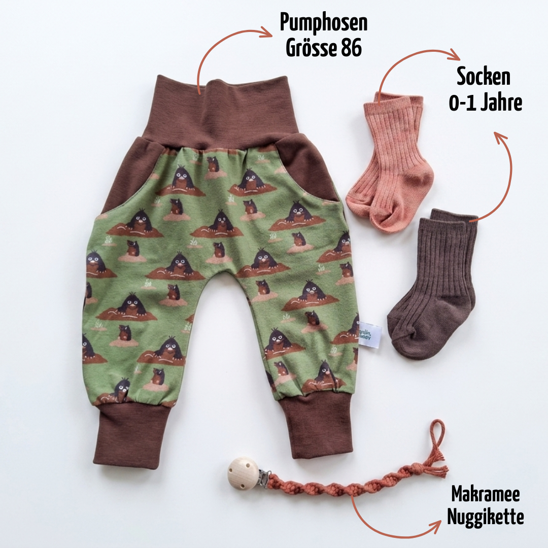 Baby Geschenk zur Geburt & Taufe | Pumphose Gr. 86, Nuggikette & Socken | Handmade Schweiz