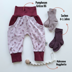 Baby Geschenk zur Geburt & Taufe | Pumphose Gr. 86, Nuggikette & Socken | Handmade Schweiz