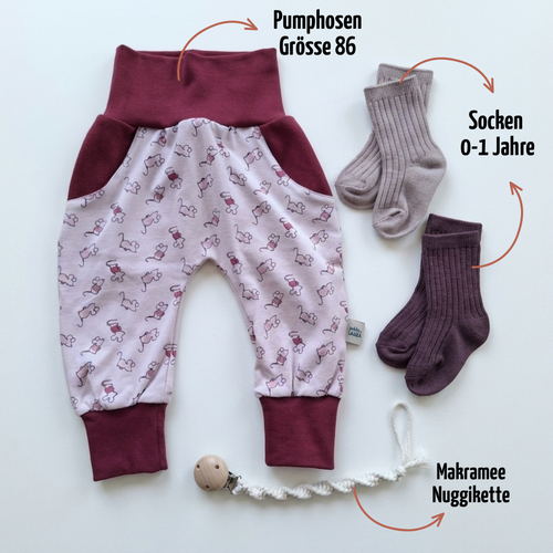 Baby Geschenk zur Geburt & Taufe | Pumphose Gr. 86, Nuggikette & Socken | Handmade Schweiz