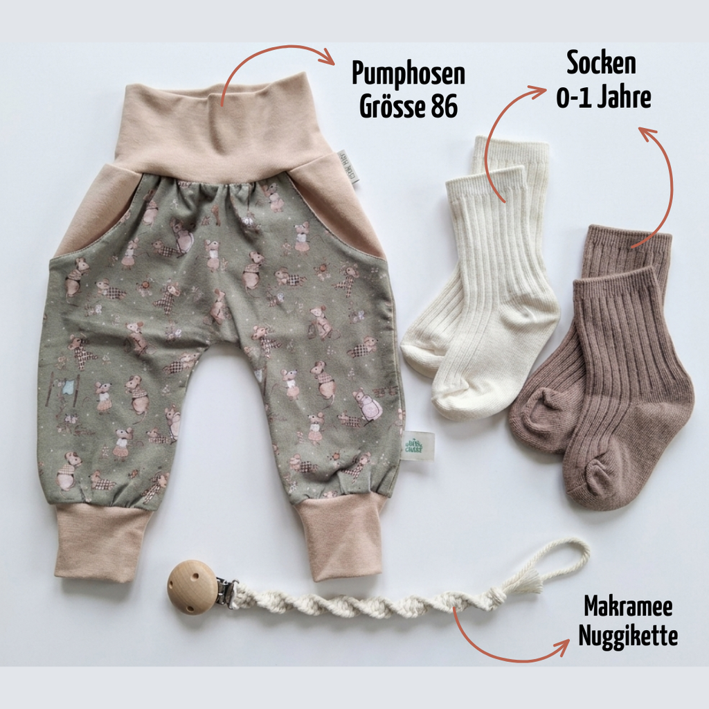 Baby Geschenk zur Geburt & Taufe | Pumphose Gr. 86, Nuggikette & Socken | Handmade Schweiz