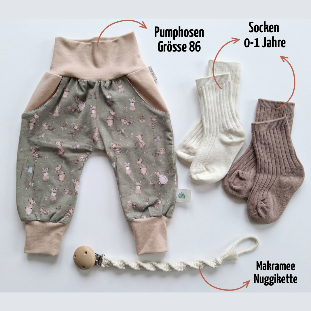 Baby Geschenk zur Geburt & Taufe | Pumphose Gr. 86, Nuggikette & Socken | Handmade Schweiz
