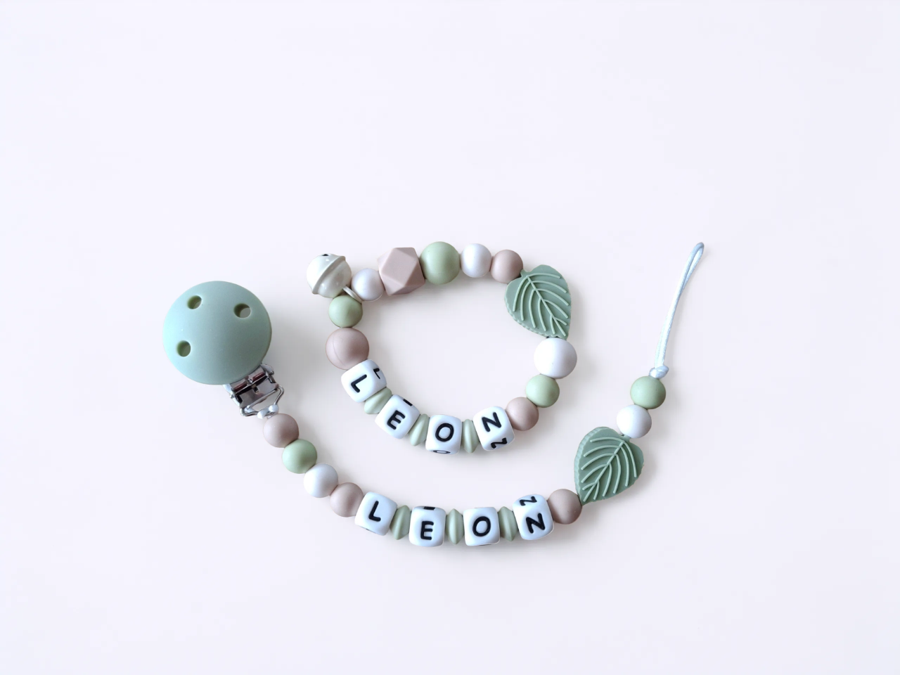 Nuggikette und Beissring personalisiert mit Namen - Baby Geschenk - Blatt grün