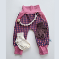Baby Geschenk zur Geburt & Taufe | Pumphose Gr. 86, Nuggikette & Socken | Handmade Schweiz