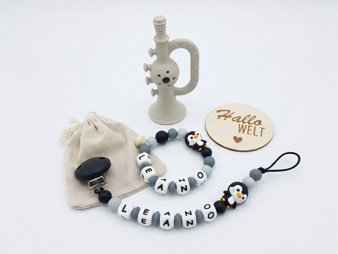 Baby Geschenk personalisiert mit Namen -  Grau - Pingu/Trompete