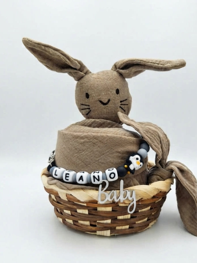 Personalisiertes Geschenk zur Geburt mit Name – Baby Geschenk zur Taufe & Babyshower | Hase braun