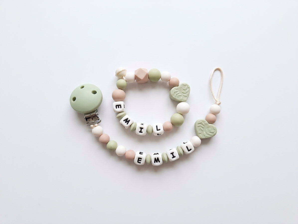 Nuggikette und Beissring personalisiert mit Namen - Baby Geschenk Herz