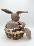 Personalisiertes Geschenk zur Geburt mit Name – Baby Geschenk zur Taufe & Babyshower | Hase braun