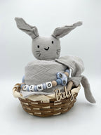 Personalisiertes Geschenk zur Geburt mit Name – Baby Geschenk zur Taufe & Babyshower | Hase grau