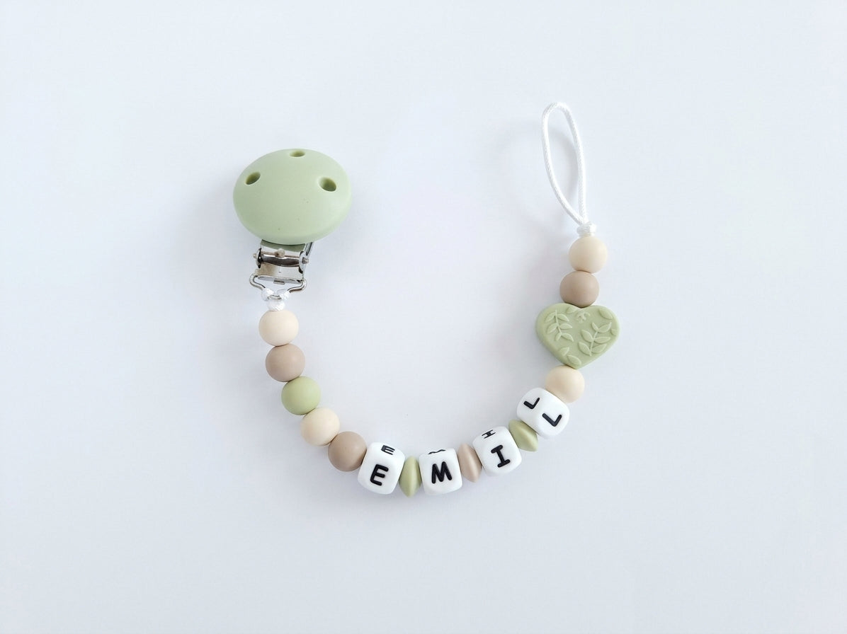 Nuggikette / Schnullerkette personalisiert mit Name, Geschenk zur Geburt - Herz