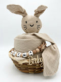 Personalisiertes Geschenk zur Geburt mit Name – Baby Geschenk zur Taufe & Babyshower | Hase beige