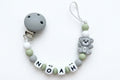 Nuggikette / Schnullerkette personalisiert mit Name, Geschenk zur Geburt - Teddybär