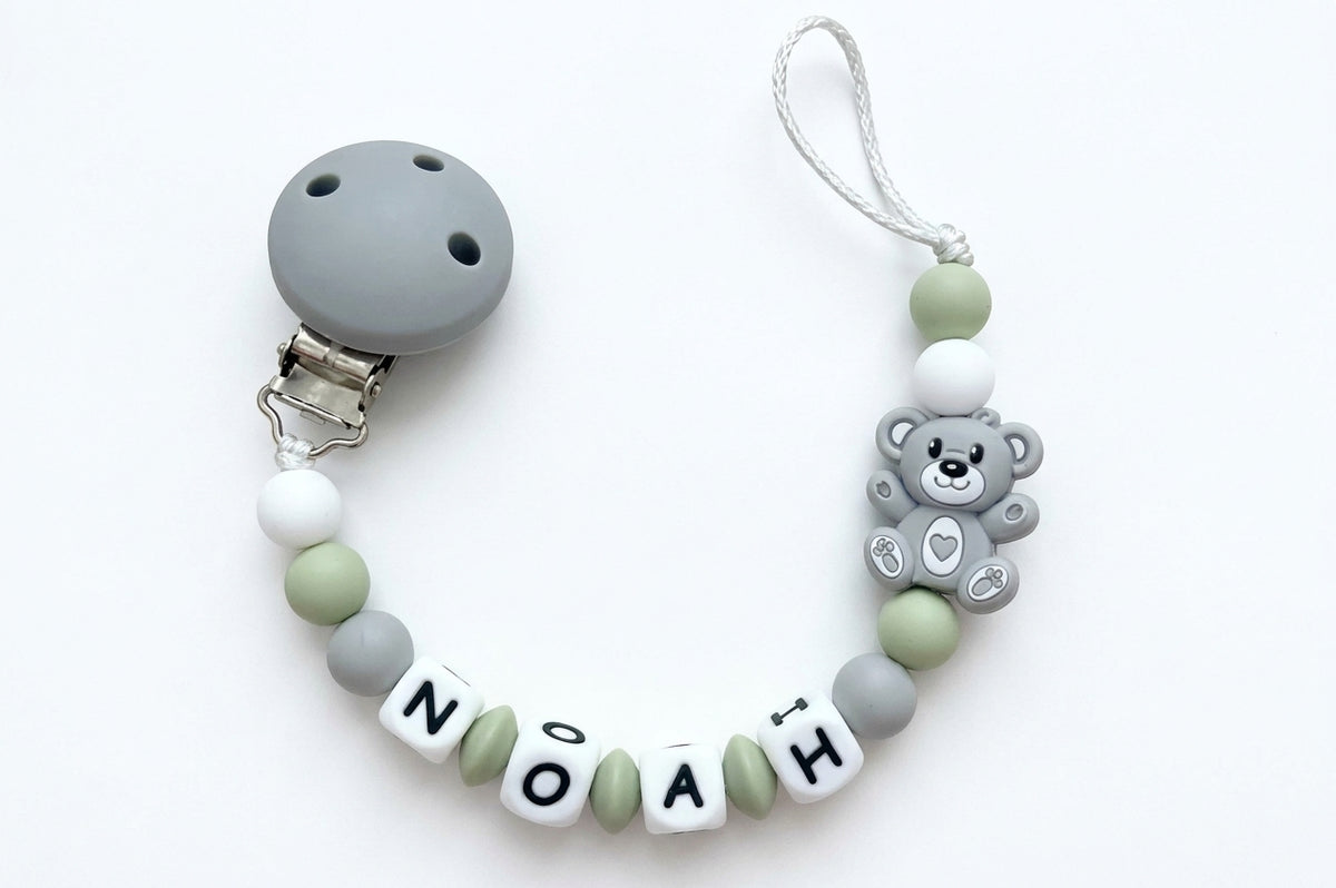 Nuggikette / Schnullerkette personalisiert mit Name, Geschenk zur Geburt - Teddybär